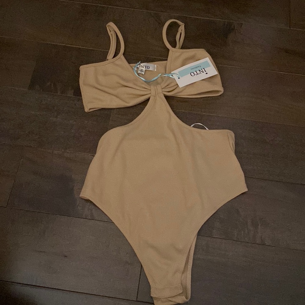 Brand new bodysuit NEVER WORN. From hello molly